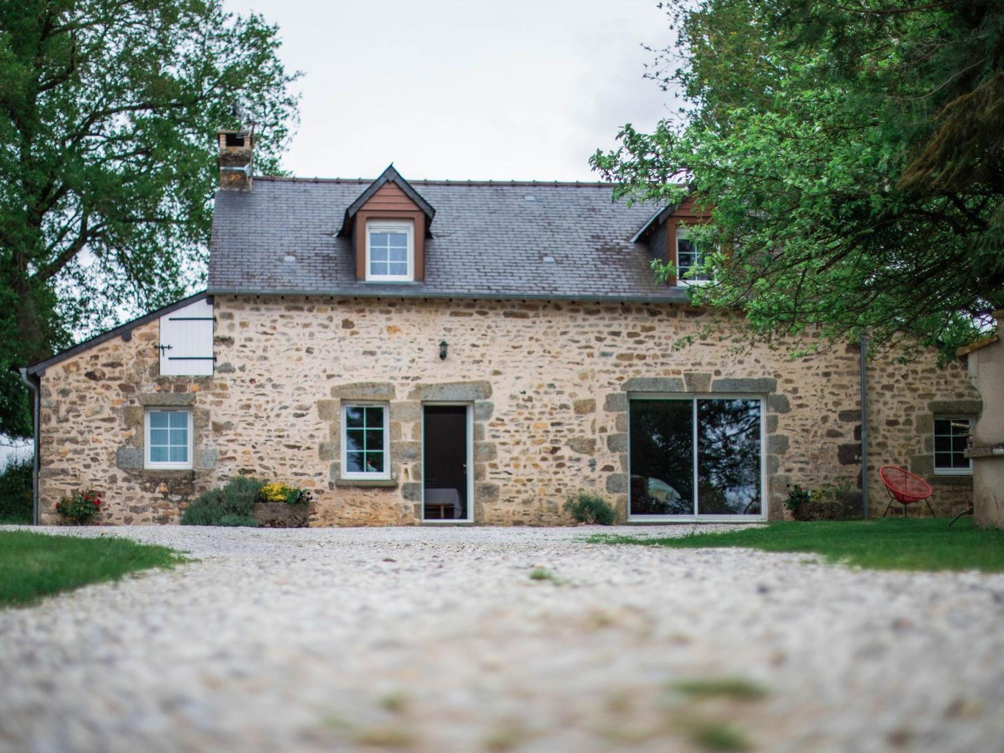 Gîte Saint-Léonard-des-Bois, 5 pièces, 7 personnes - FR-1-410-179 Esterno foto